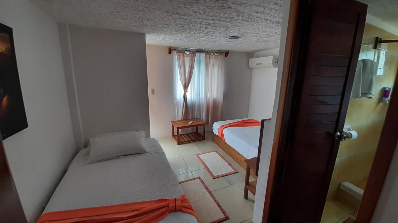 Hostal Tero Real Puerto Villamil Bagian luar foto
