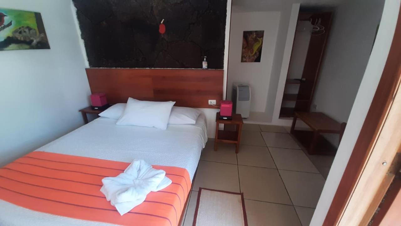 Hostal Tero Real Puerto Villamil Bagian luar foto