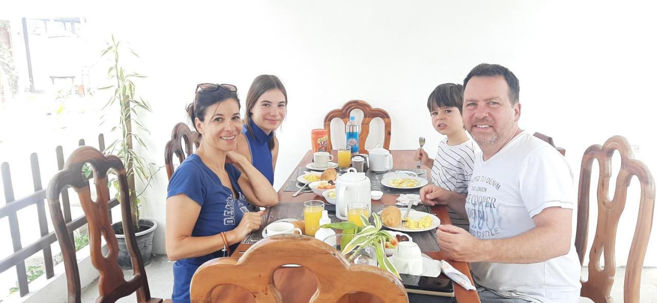 Hostal Tero Real Puerto Villamil Bagian luar foto