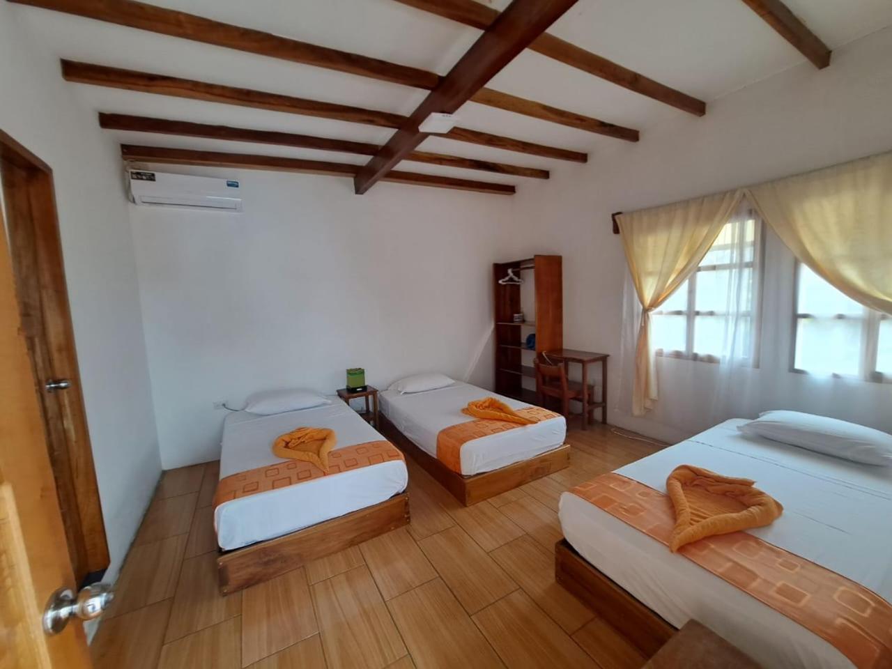 Hostal Tero Real Puerto Villamil Bagian luar foto